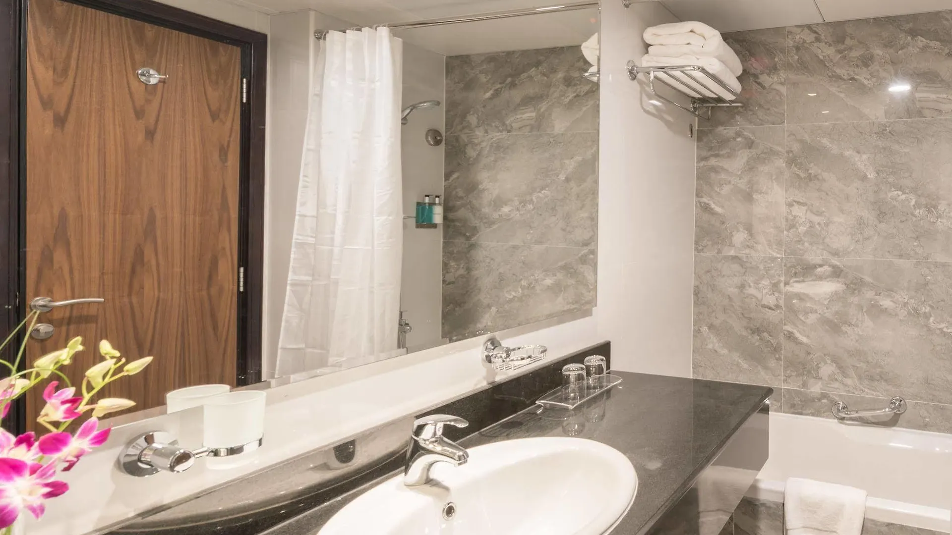 Hawthorn Extended Stay By Wyndham Abu Dhabi City Center 4*,  United Arab Emirates