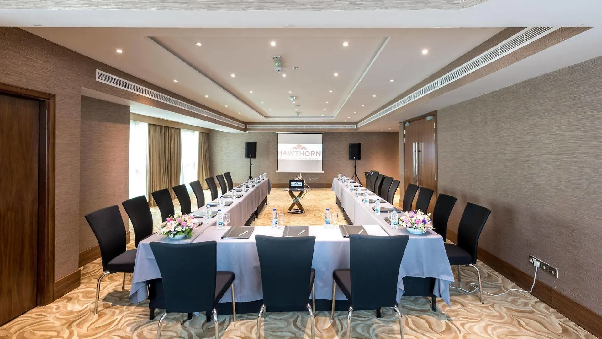 Hawthorn Extended Stay By Wyndham Abu Dhabi City Center 4*,